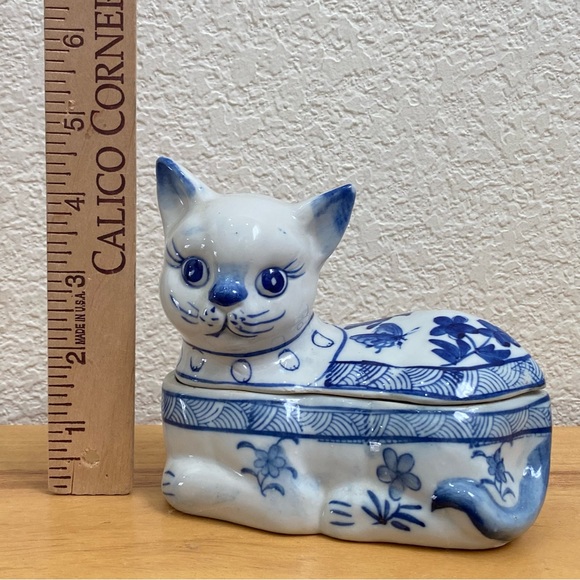 Vintage Blue & White Chinoiserie Porcelain Cat Trinket Box - Picture 6 of 12